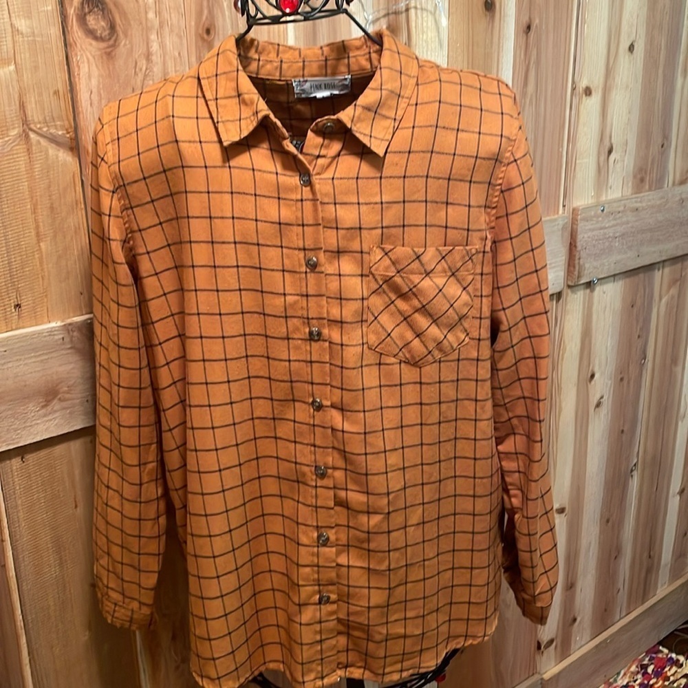 💐💐💐3 for 12$💐💐💐Pink Rose Plaid LS Button Up Shirt